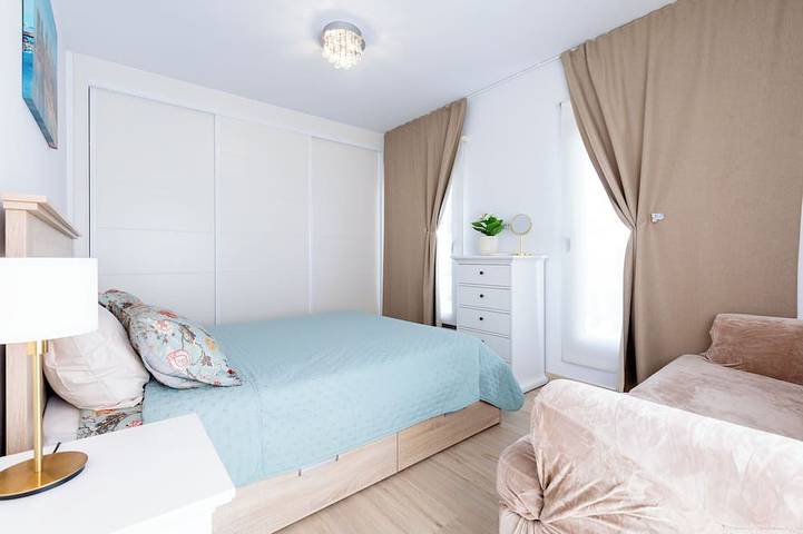 Charming 3-bedroom house in pleasant Chayofa with WiFi, AC in Chayofa, Arona 