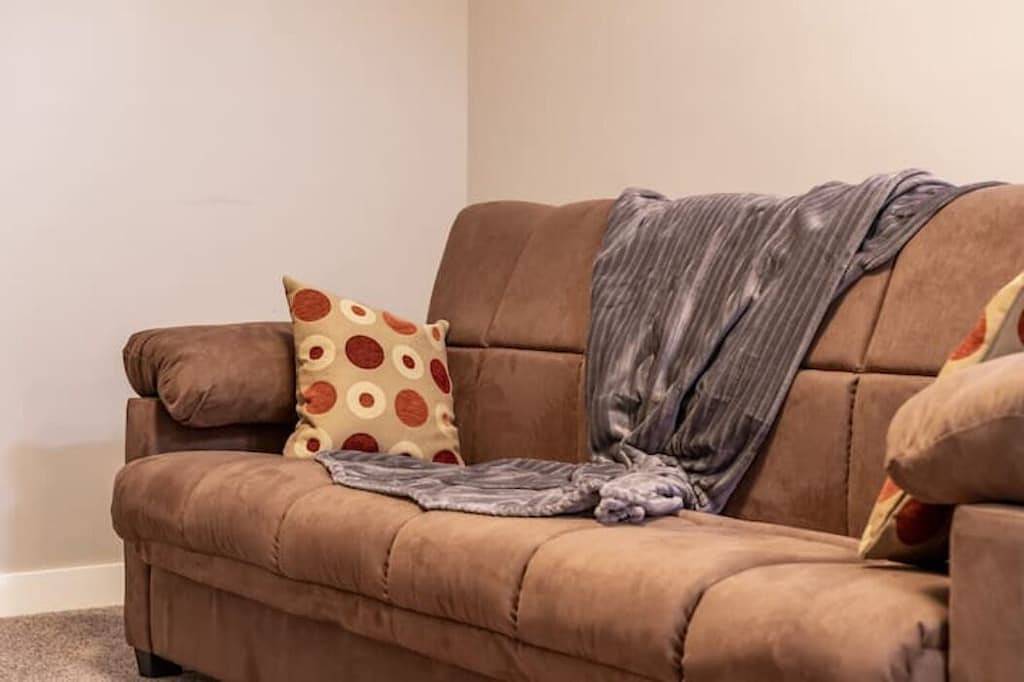 Cove On A Hill - Entire (2Bdrm & Full Bath) Basement Suite in Calgary, Kanadische Rocky Mountains