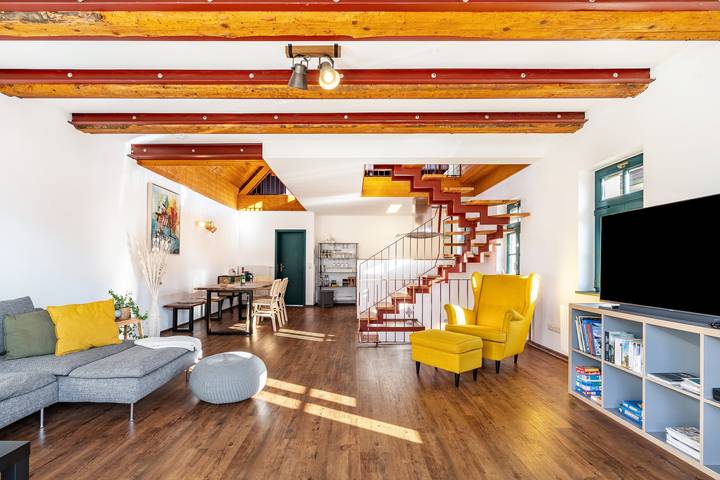 Ganze Wohnung, Ferienwohnung 'Elbloft Radebeul Mit' mit Privatterrasse und Wi-Fi in Radebeul, Meißen Region