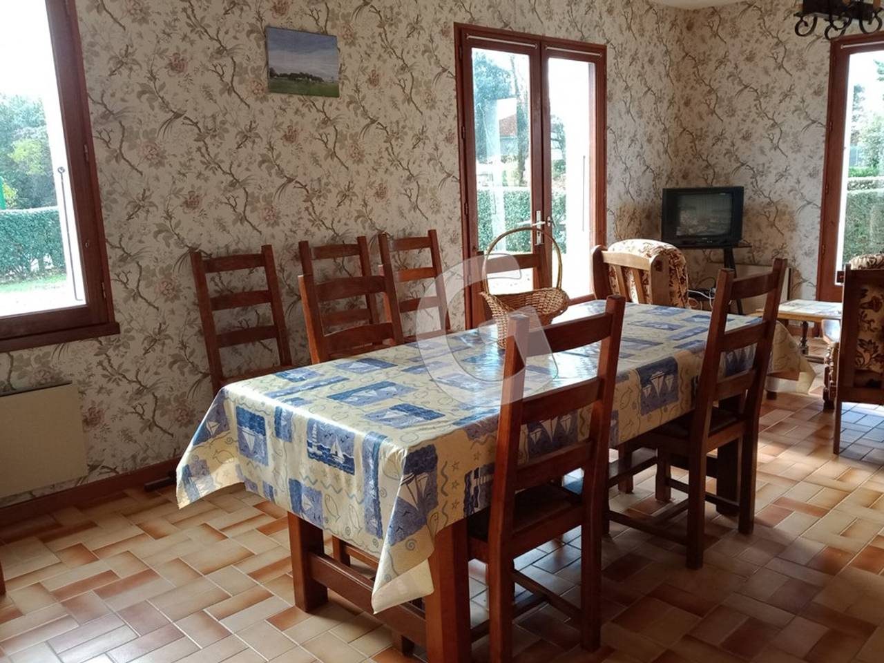 6-person house 900m from beach, terraces, parking, pet-friendly in Saint-Vincent-sur-Jard, Vendée