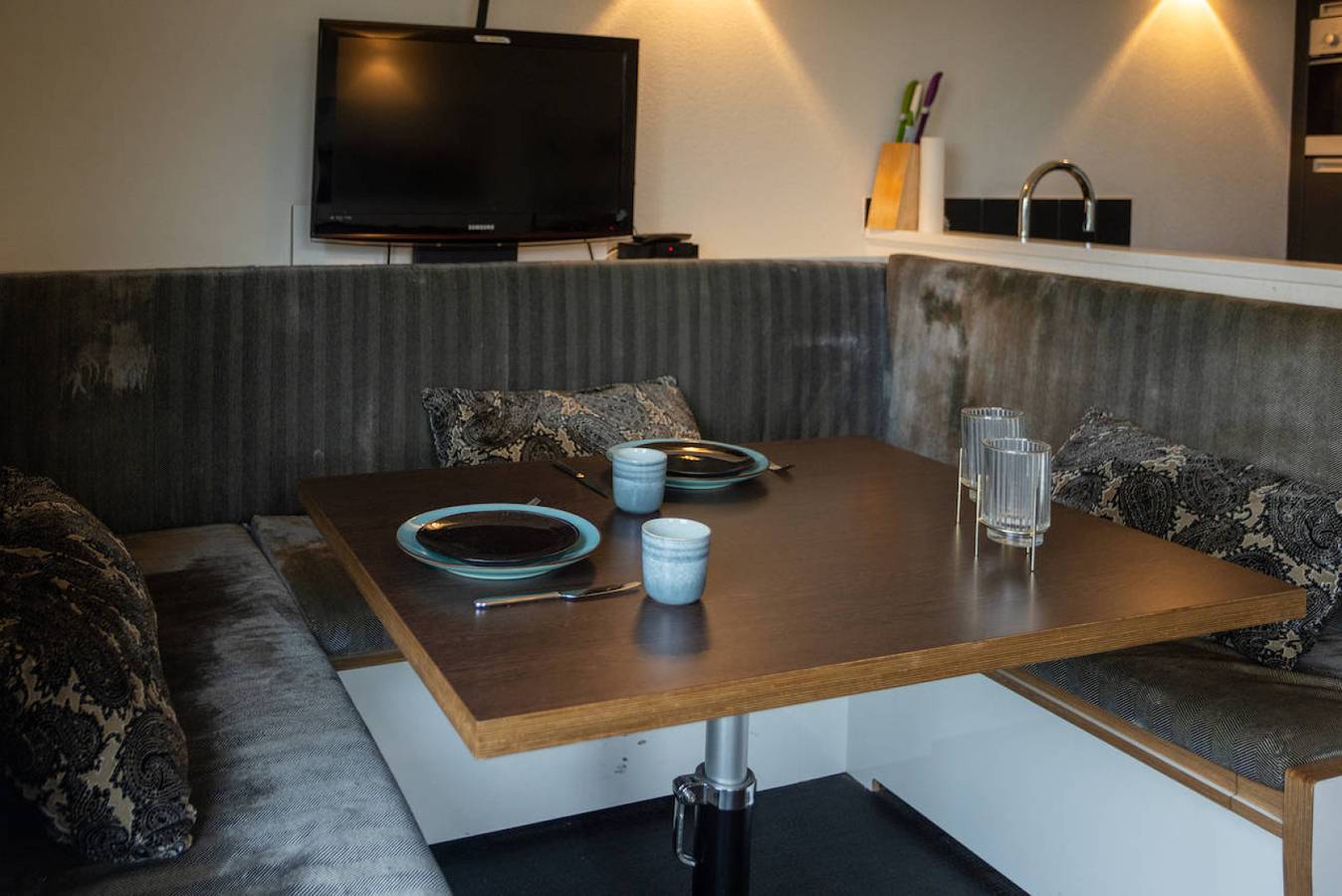 Kleines, gemütliches Ferienhaus für 4 Personen direkt am See mit traumhaftem Blick in Friesland