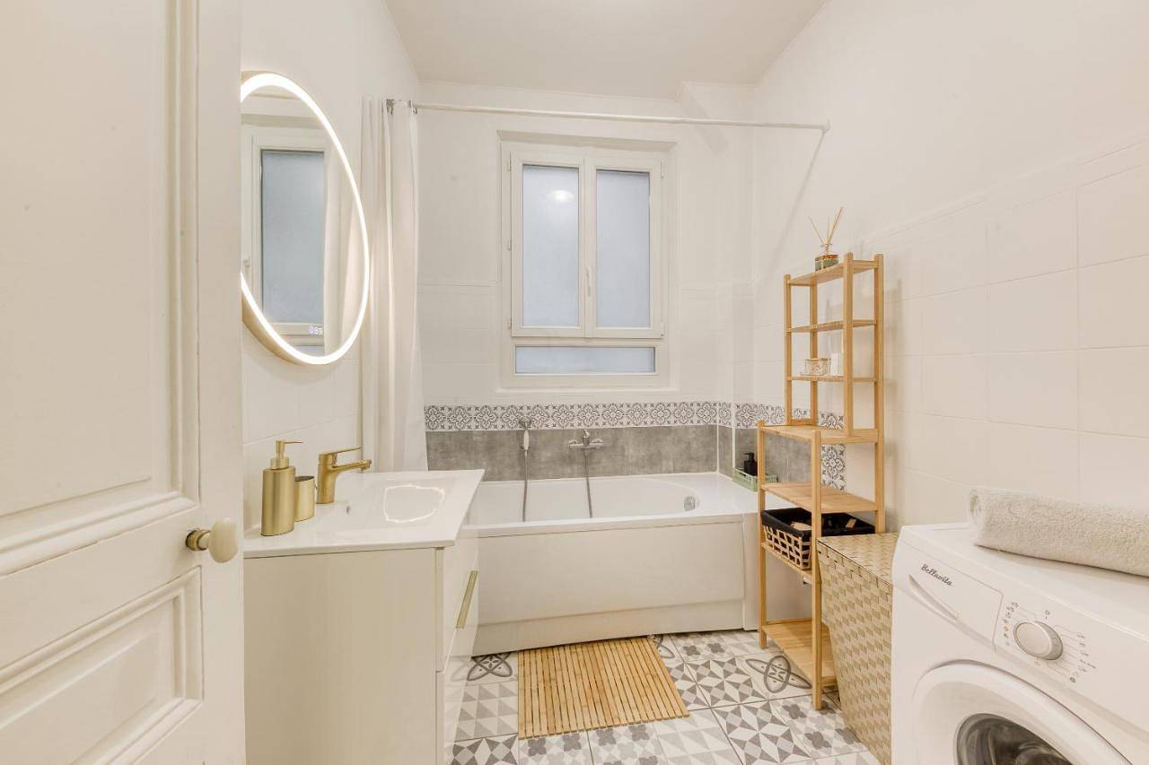 Appartement entier, One-Bedroom Apartment in Enghien-les-Bains, Val-d'Oise
