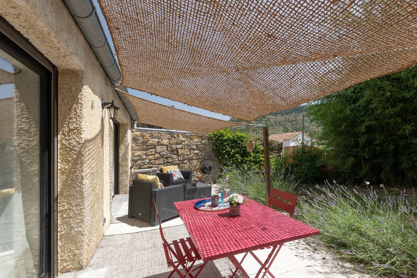 Ferienwohnung 'T1 Ardeche Vesseaux' mit Bergblick, Gemeinschaftsgarten und Wlan in Vesseaux, Parc naturel régional des Monts d'Ardèche