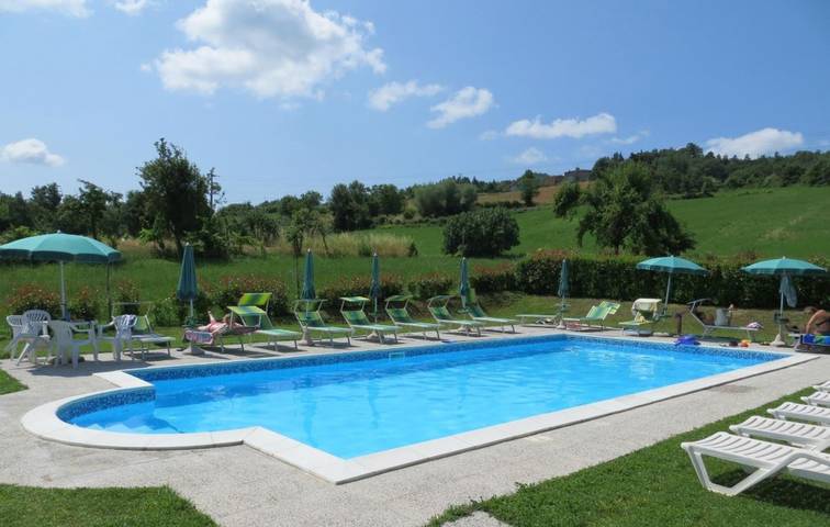 Casa vacanza per 2 persone, con giardino e piscina, con animali domestici in Caprese Michelangelo
