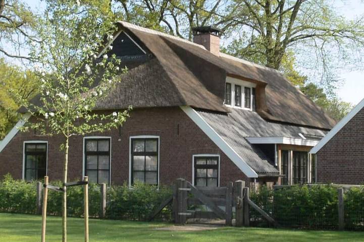 Location de vacances pour 8 personnes, avec Balcon et Jacuzzi ainsi que Terrasse et Jardin dans Nijverdal