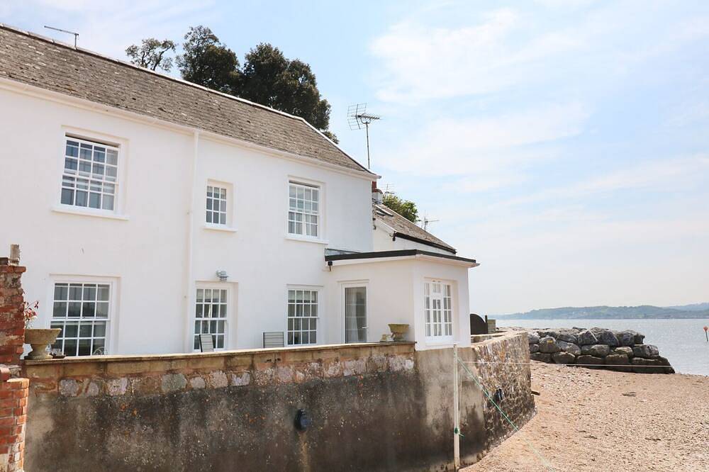 Searles, pet friendly, luxury holiday cottage in Lympstone in Lympstone, Devon