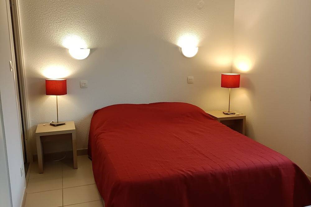 Entire apartment, Studio Dans Résidence Avec Piscine D88 in Salies-de-Béarn, Béarn