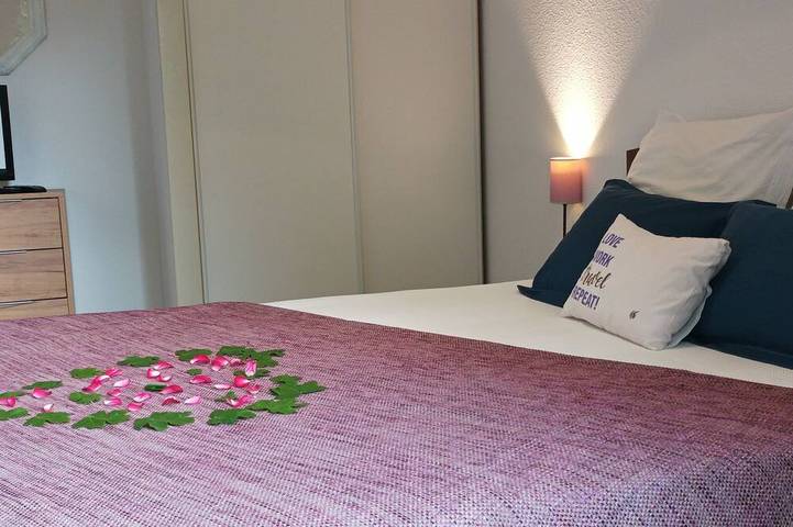 Gîte pour 4 personnes, avec piscine ainsi que balcon et jardin à Aureilhan - 3