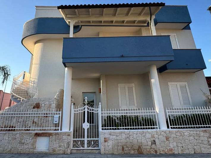 Appartamento per 4 persone, con giardino e panorama in Torre Squillace