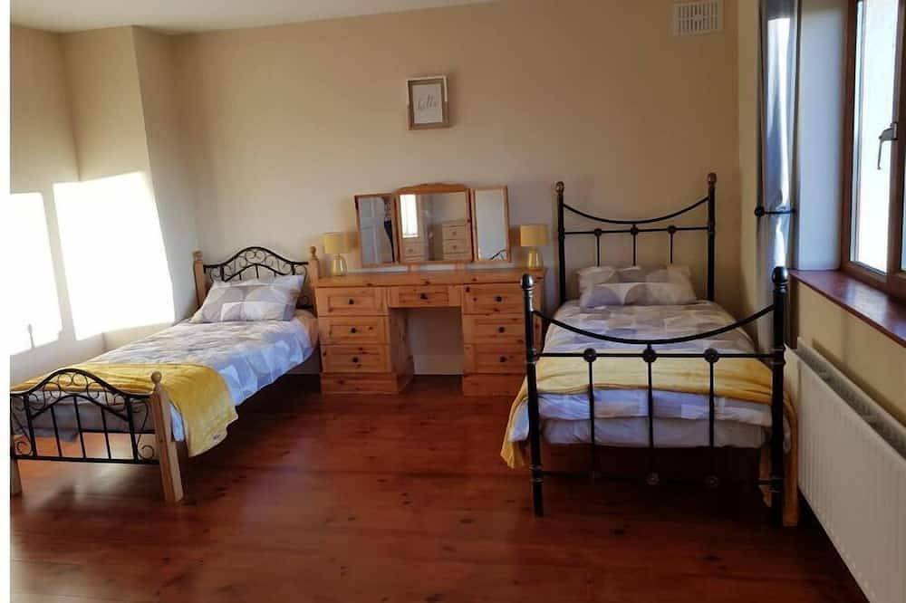 Barr An Chnoic Holiday in Nenagh, Lough Derg