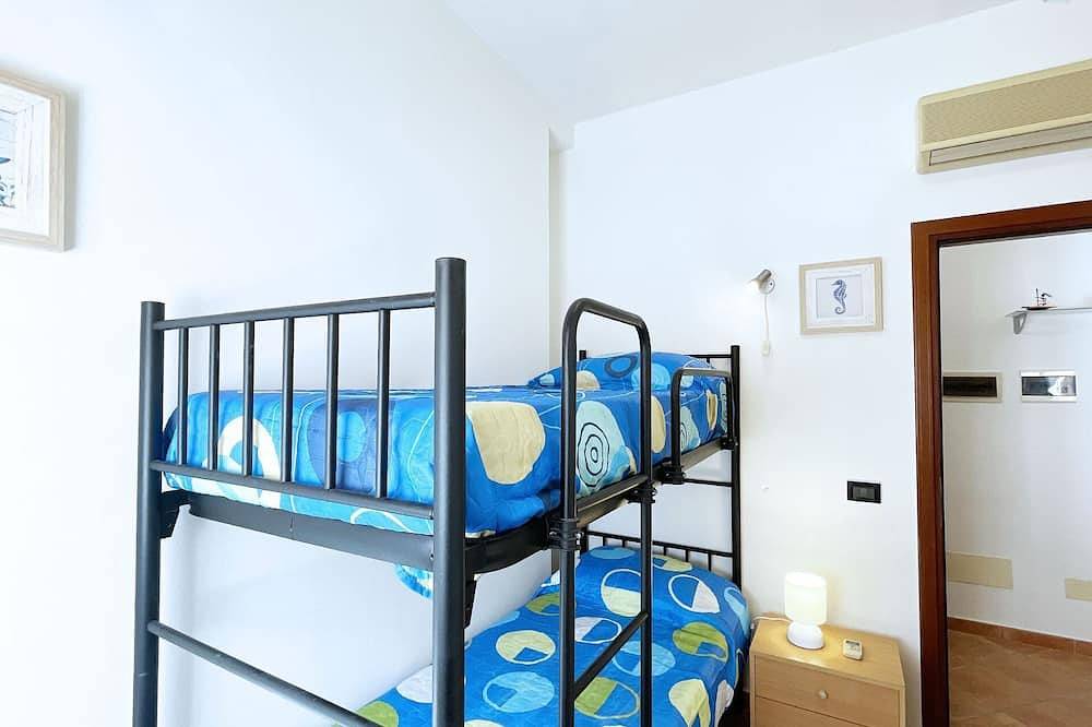 Entire apartment, Casa Vanni - in the heart of Marina di Campo in Spiaggia di Marina di Campo, Marina di Campo