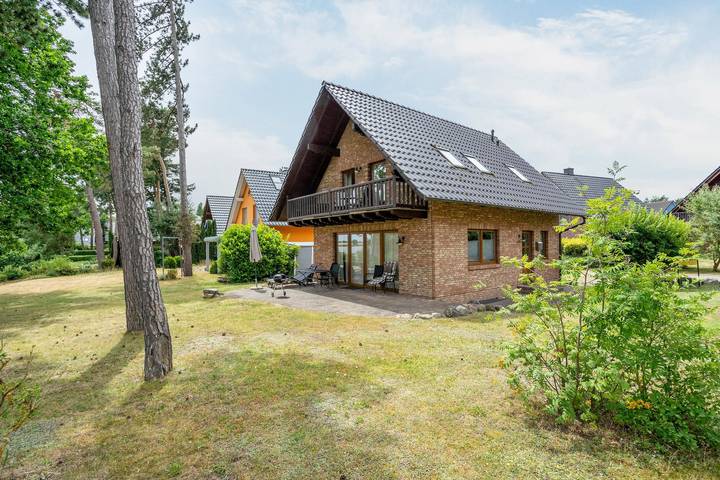 Ferienwohnung für 3 Personen, mit Balkon und Garten sowie Seeblick in Mecklenburgische Seenplatte