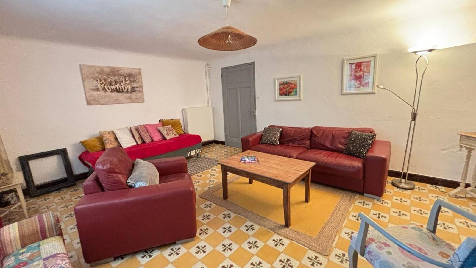 Entire apartment, Charming Apartment - Under the Linden Tree in Valréas, Enclave de Valreas