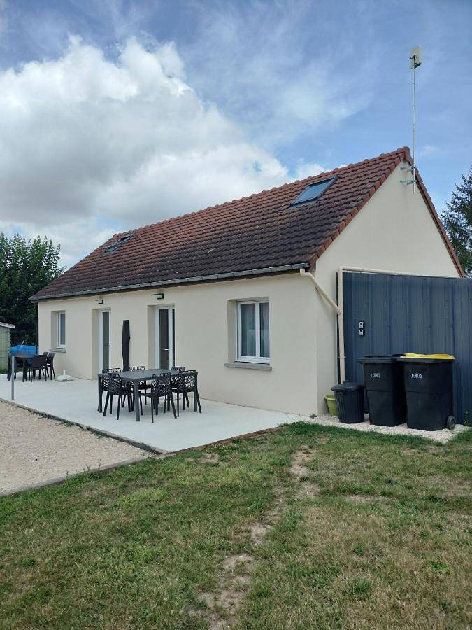Location de vacances pour 5 personnes, avec jardin et terrasse à Dry