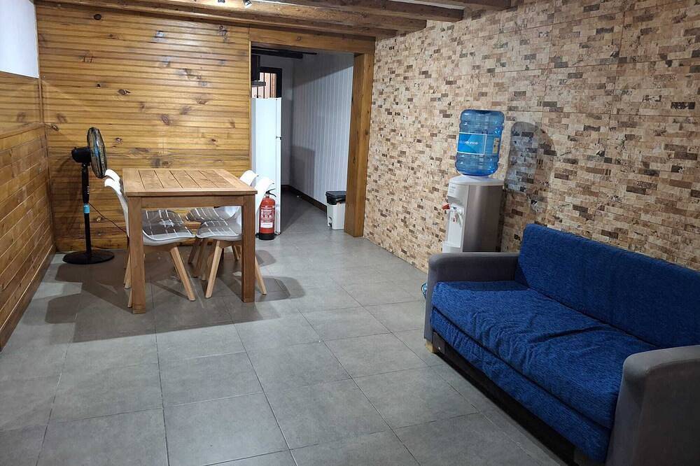 Cabaña de madera en el centro del Born in Barcelona Centre, Barcelone