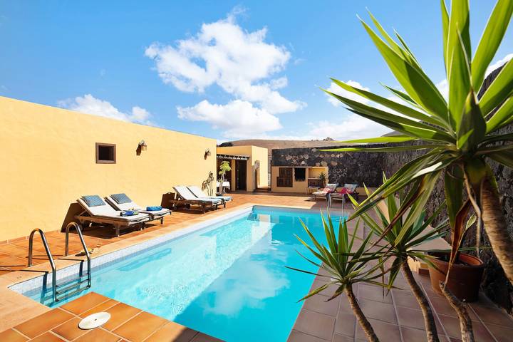 Villa for 5 people, with garden - 1