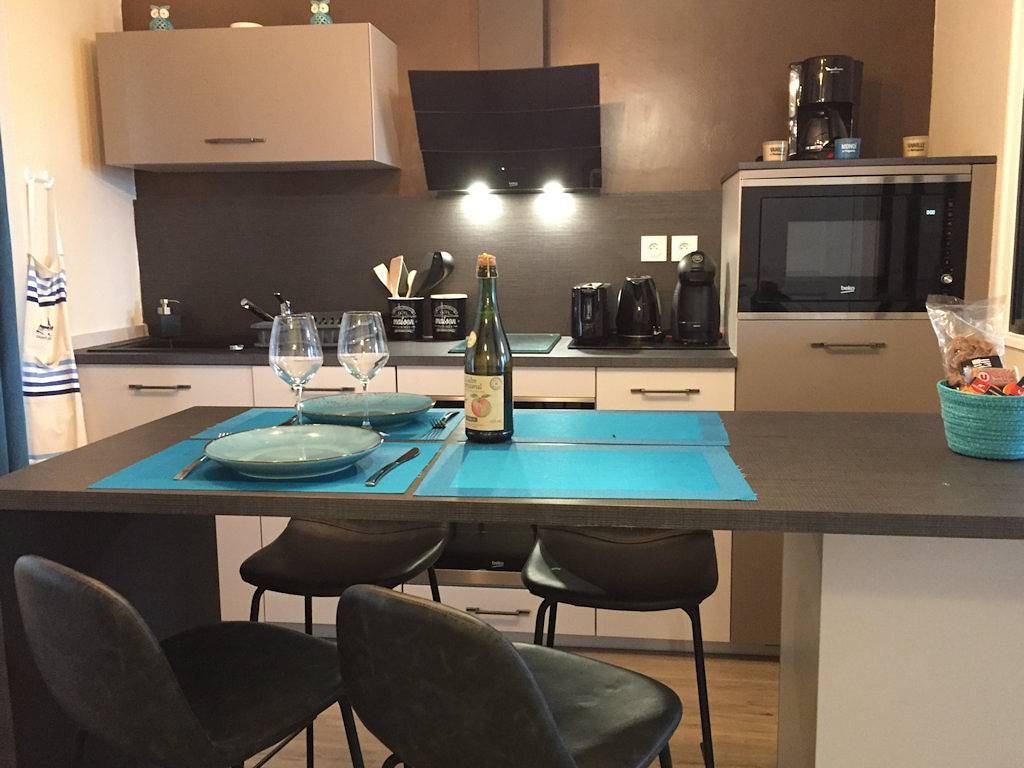 Studio entier, Charmant Studio terrasse et jardin 100m mer, Wifi, vélos, parking in Saint-Malo, Région de Saint-Malo