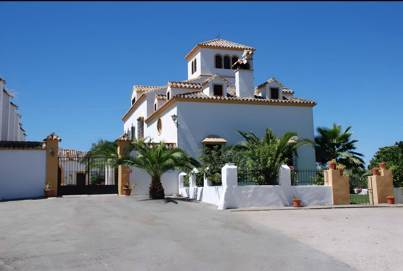 Maison de campagne 'Cortijo La Dehesa Del Pilar' avec vue sur la montagne, piscine privée et Wi-Fi in Setenil de las Bodegas, Pueblos Blancos