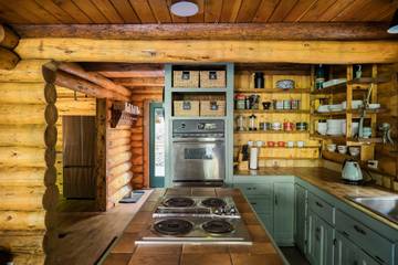 Log Cabin for 8 Guests in Glacier, North Cascades National Park, Picture 3