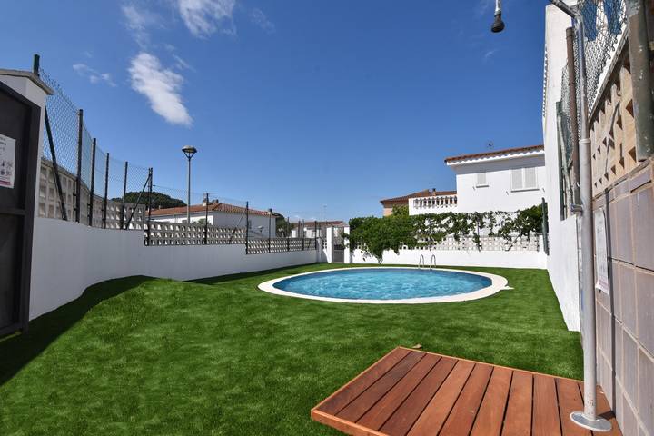 Chalet para 6 personas, con piscina y terraza, Se admiten mascotas en Alt Empordà - 2