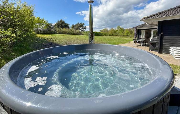 Ferienhaus für 8 Personen, mit Whirlpool und Garten sowie Terrasse und Sauna in Egsmark Strand - 4