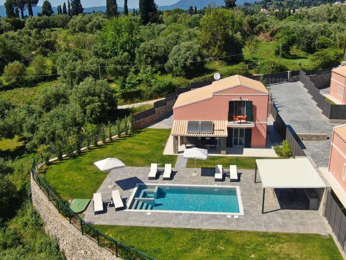 Διαμερίσματα διακοπών για 8 άτομα, με Μπαλκόνι και Μπανιέρα υδρομασάζ καθώς και Ταράτσα και Κήπο στον Άγιο Ιωάννη (Κέρκυρα)