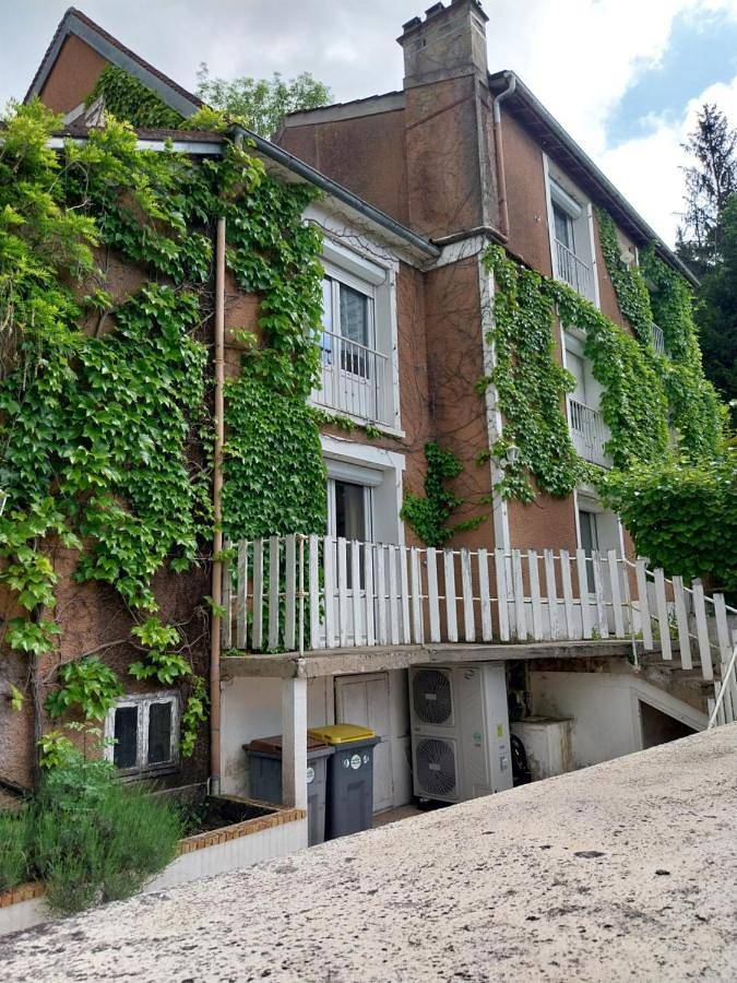 Location de vacances pour 14 personnes, avec jardin à Vernou-la-Celle-sur-Seine