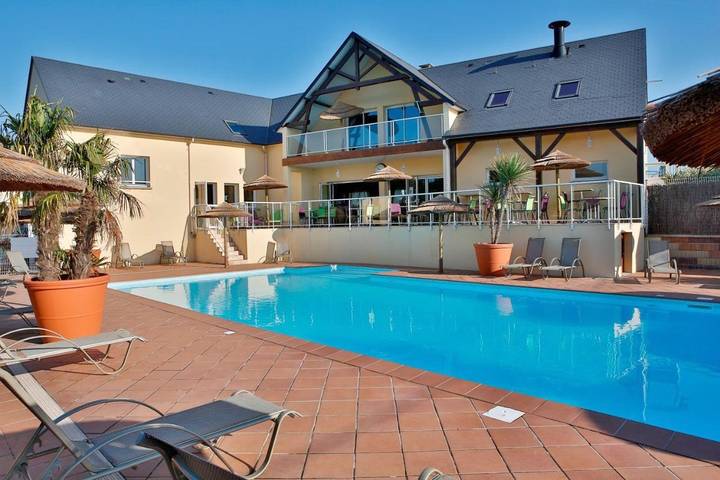 Camping pour 2 personnes, avec Terrasse ainsi que Jardin et Piscine