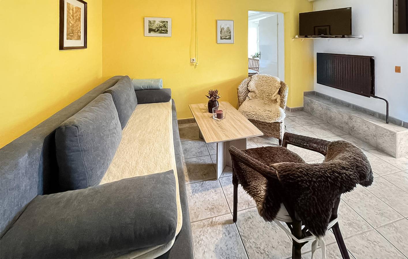 Ganze Ferienwohnung, Appartement am Strand mit Parkplatz, Terrasse und Internet - 400m in Leizen, Müritz