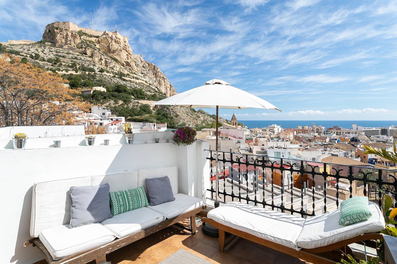 Maison de vacances "Casita Kunterbunt" avec vue sur la mer, terrasse et Wi-Fi in El Barrio, Alicante