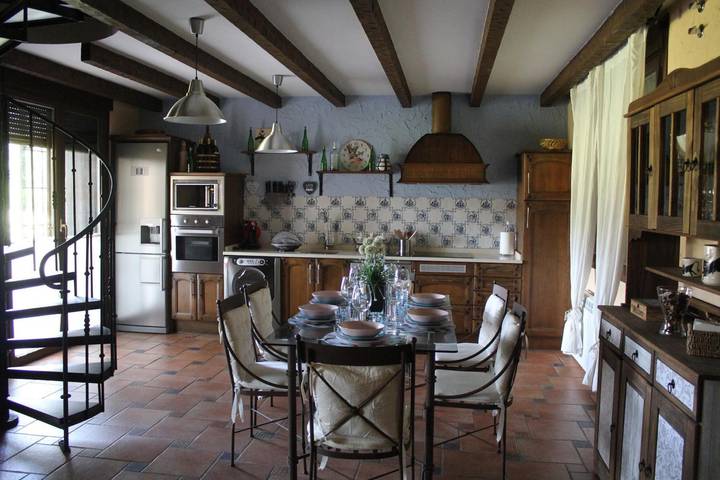 Ferienhaus 'Valentina' mit Bergblick, privatem Pool und WLAN in Candeleda, Valle del Tiétar