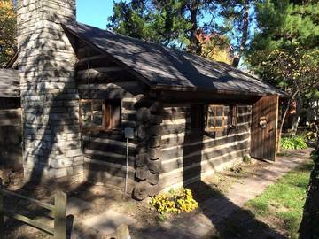 Log Cabin for 3 Guests in Illinois, USA, Picture 4