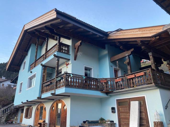 Appartamento per 7 persone, con giardino e panorama nonché piscina, con animali domestici a Tesero