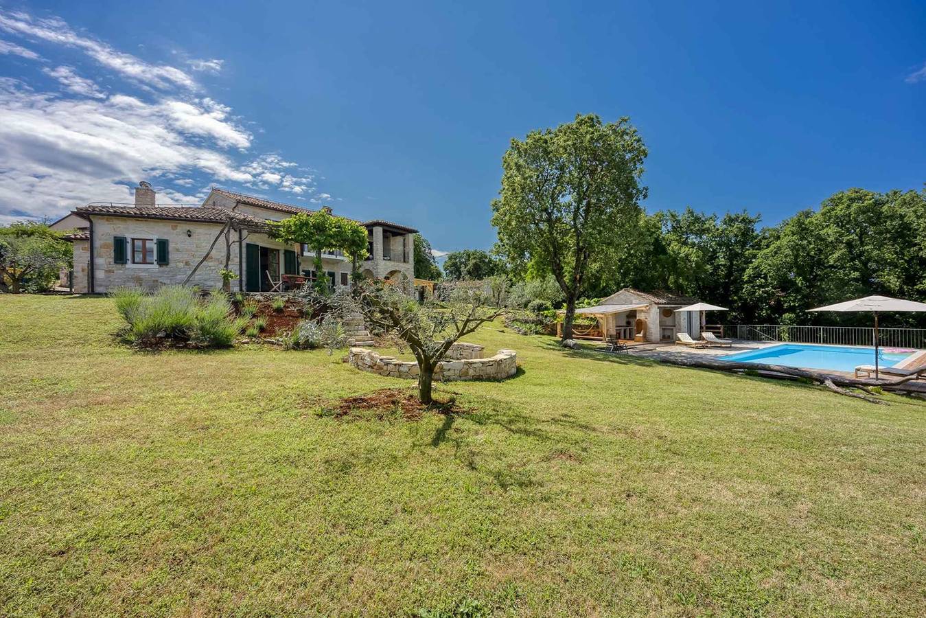 Villa mit Pool und Garten  in Radetići, Zentralistrien