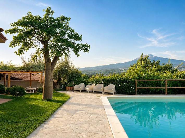 Casa vacanza per 6 persone, con Balcone e Terrazza nonché Giardino e Piscina a Motta Sant'Anastasia