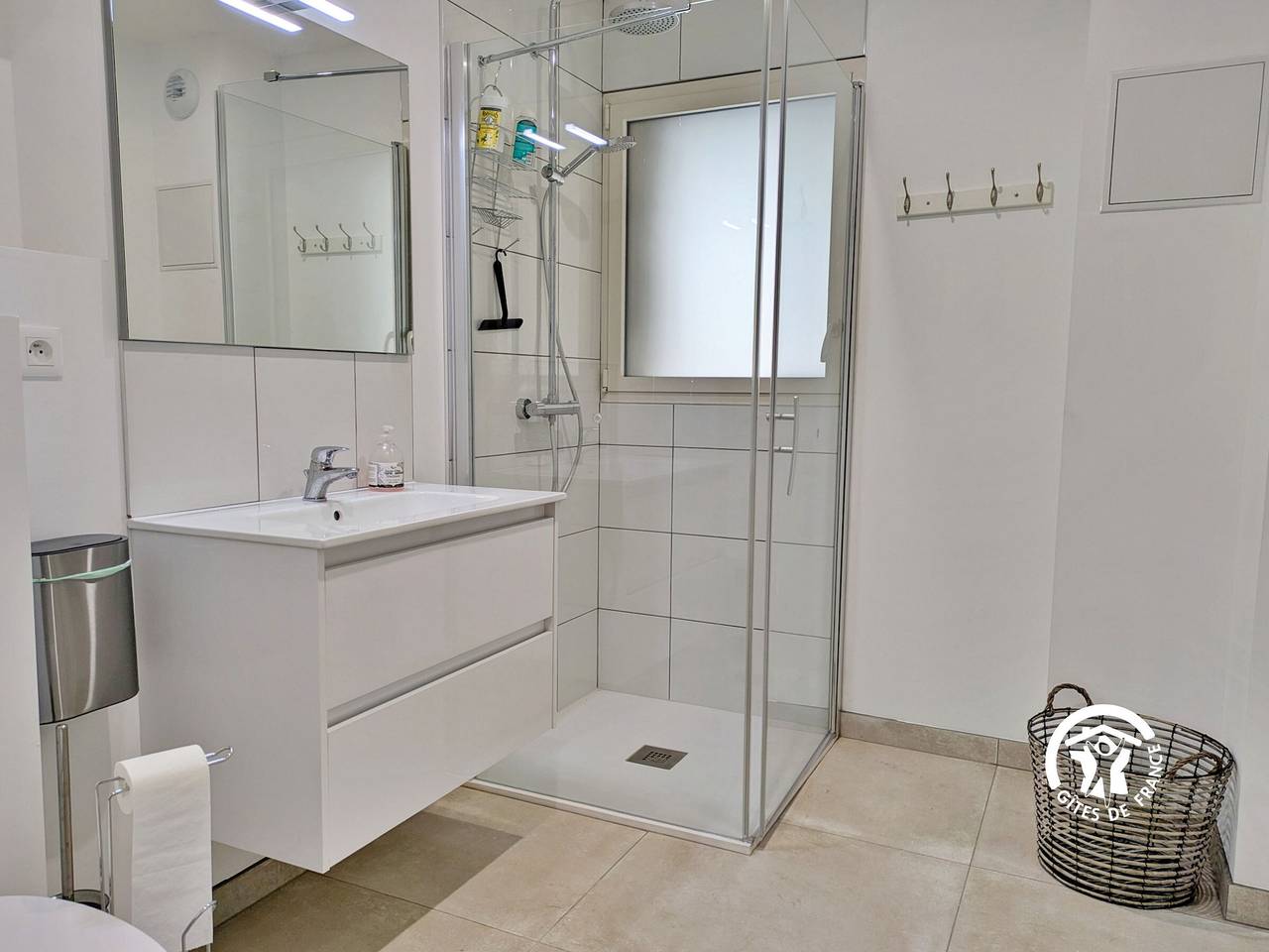 Appartement entier, Gîte La Maison du Bourg avec Terrasse et Parking, 4 Personnes à Louverné in Louverné, Mayenne
