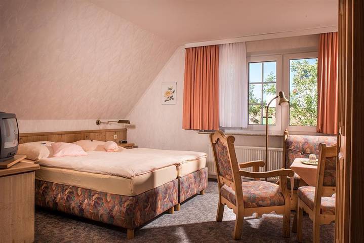 Pension für 2 Personen, mit Garten in Welt - 4