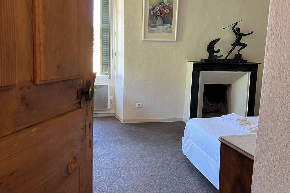 Traditional village house, 15 minutes from the beach. in Cauro, Ajaccio und Umgebung