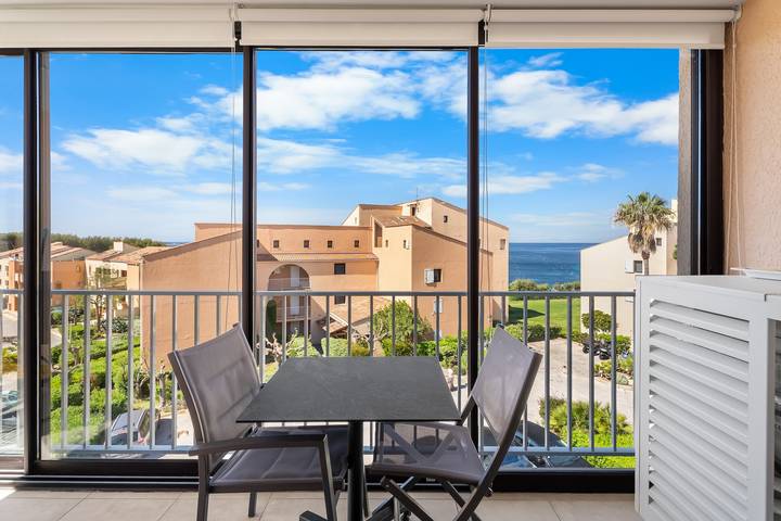 Gîte pour 4 personnes, avec Balcon et Bassin pour enfant dans La Coudoulière