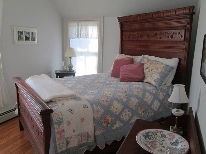 Vacation rental for 6 people, with yard in Jamestown