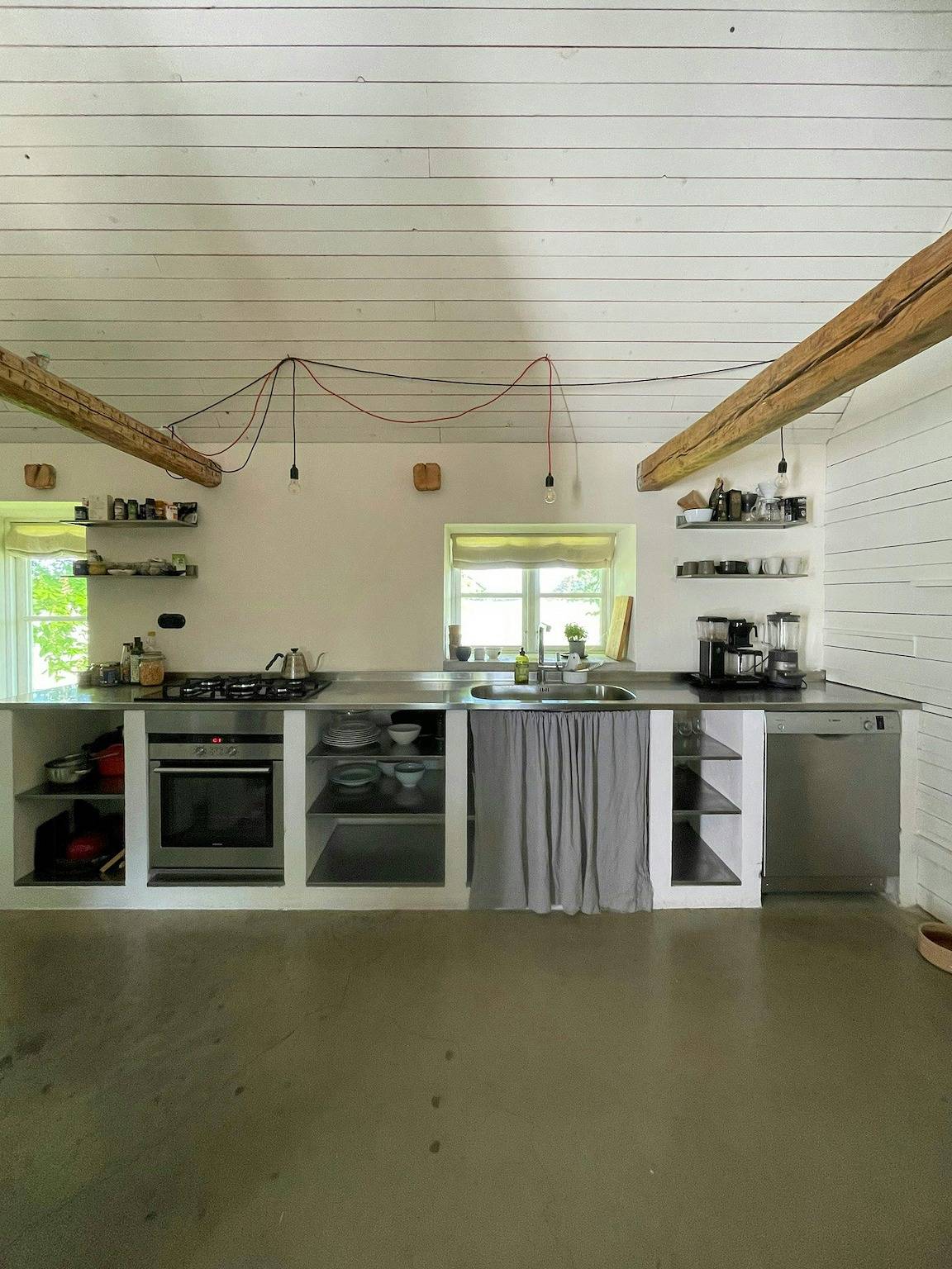 Renoviertes Skåne-Langhaus mit zwei Ateliers in Österlen