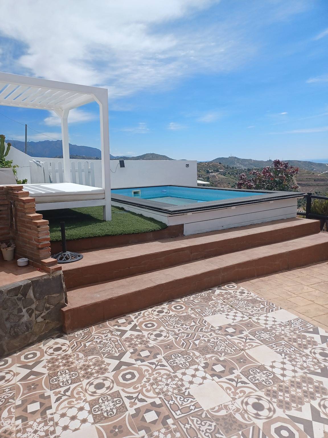Villa 'Javier' with Sea Views, Private Pool, and Balinese Bed in Torrox Pueblo, Torrox