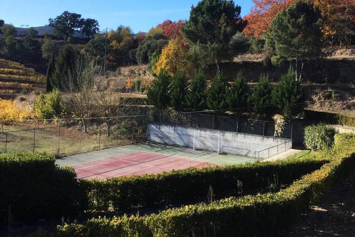 Location de vacances pour 8 personnes, avec jardin et piscine ainsi que terrasse et vue, animaux acceptés dans Santa Marinha do Zêzere - 2