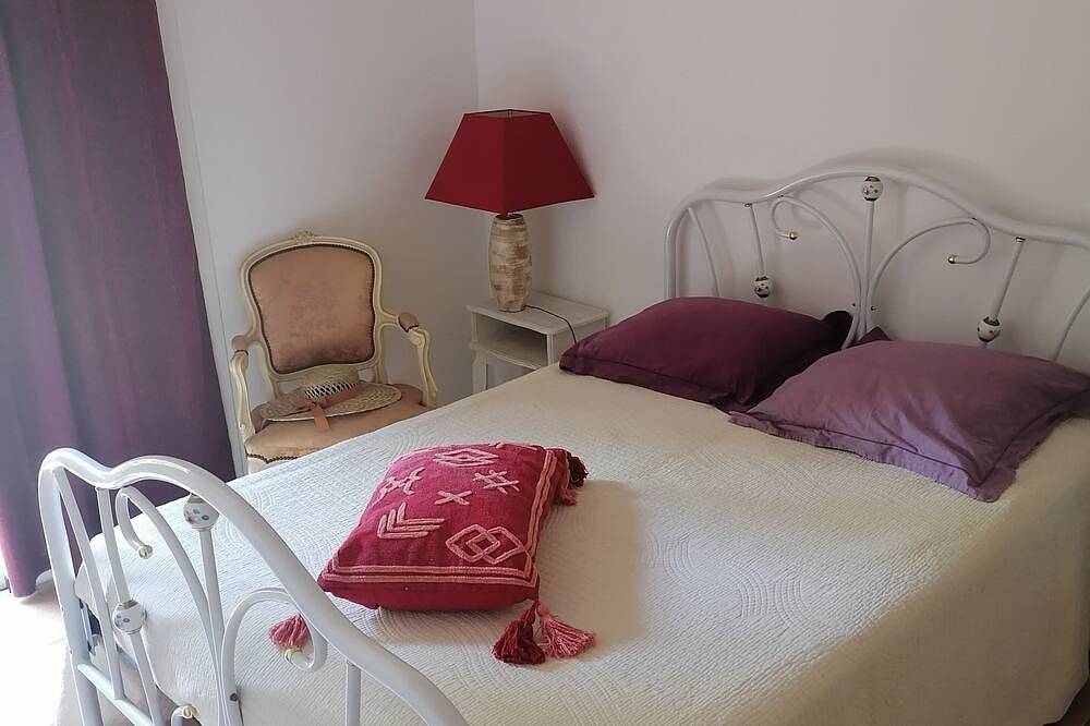 Villa with garden (15 min from the sea and river), sleeps 4, pets allowed. in Sainte-Lucie de Porto-Vecchio, Zonza