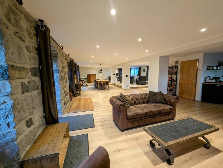 Location de vacances pour 10 personnes, avec vue ainsi que terrasse et jardin à Mazet-Saint-Voy