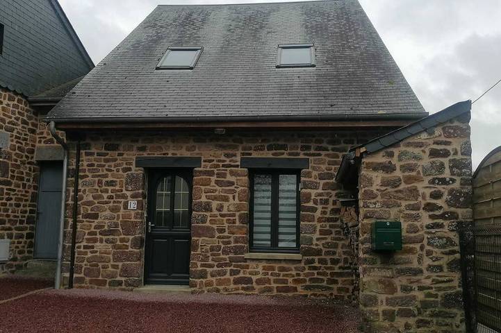 Location de vacances pour 4 personnes, avec jardin à Gavray