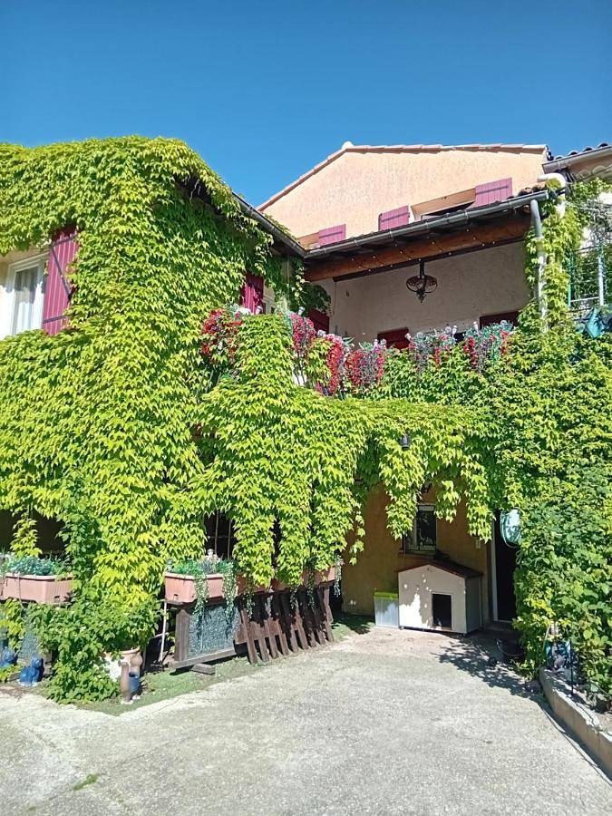 Gîte pour 6 personnes, avec vue, animaux acceptés à Courthézon