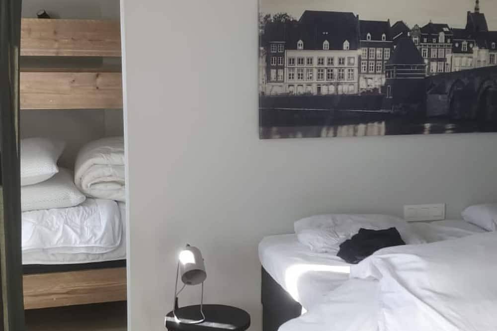 Vakantiewoning Het Maashuis met 9 Slaapkamers met Eigen Sanitair Voor max 26p in Uikhoven, Maasmechelen