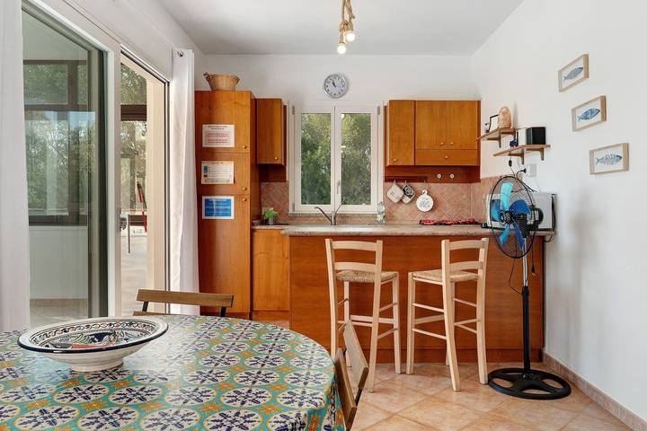 Entire apartment, Apartment 'Annina' with Private Terrace, Wi-Fi and Air Conditioning in Pittulongu, Olbia