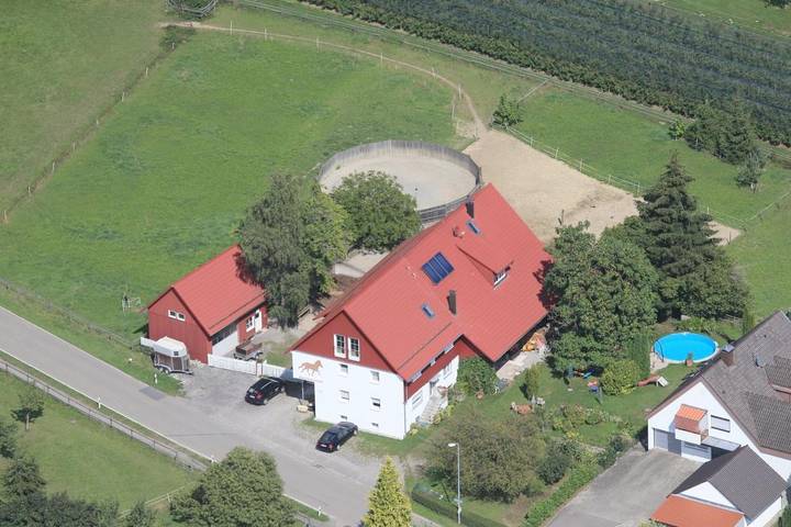 BnB für 2 Personen, mit Terrasse und Garten sowie Pool und Ausblick in Ravensburg